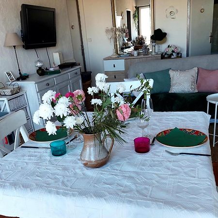 Chambre Chez L'Habitante Avec Salle De Bain Et Cuisine Communes - Presence D'Un Chat 보르도 외부 사진